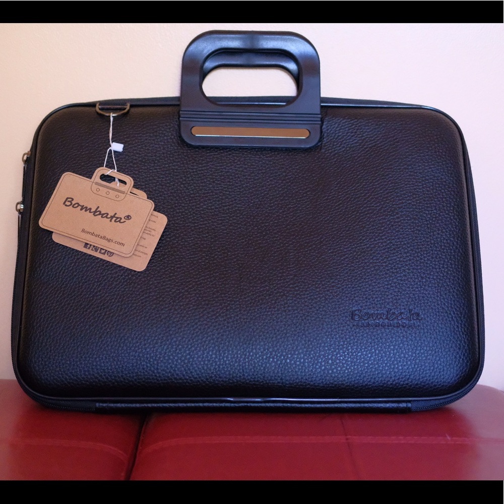 BNWT Bombata Black 15 in Leather Briefcase